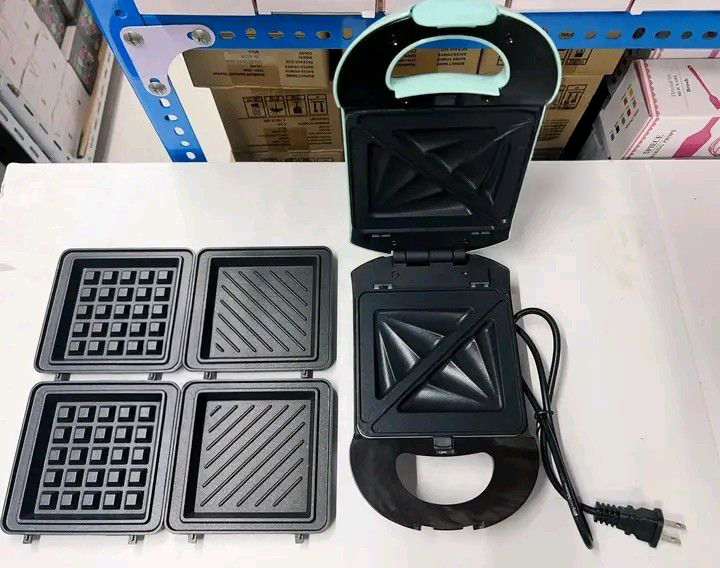 Sanduicheira 3 em 1 Multiuso - Prepare Sanduíches, Waffles e Grelhados - 110V